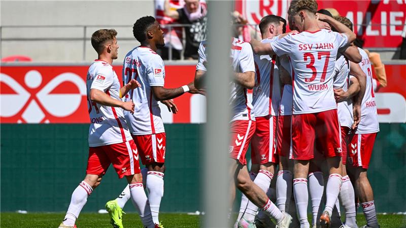 Vier Tore im Sommerkick zwischen Regensburg und Karlsruhe Die Regensburger dürfen sich über einen Punkt freuen.