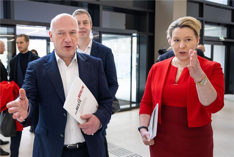 Berliner Jusos: CDU schneidet SPD den Atem ab Die Regierende Bürgermeisterin Franziska Giffey (r.) und der Berliner CDU-Chef Kai Wegner.