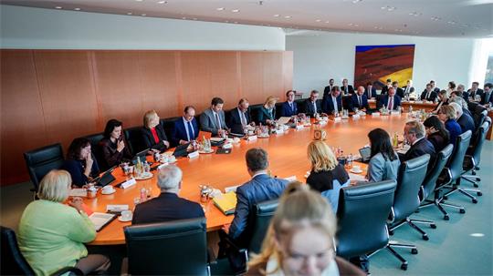 Die Regierung hat einen Plan gegen den Missbrauch von Sozialleistungen beschlossen.