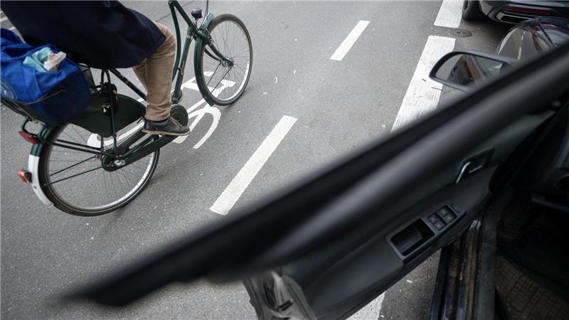 Die Regierung plant verpflichtende Türwarnsysteme für Kfz-Hersteller. (Symbolbild)