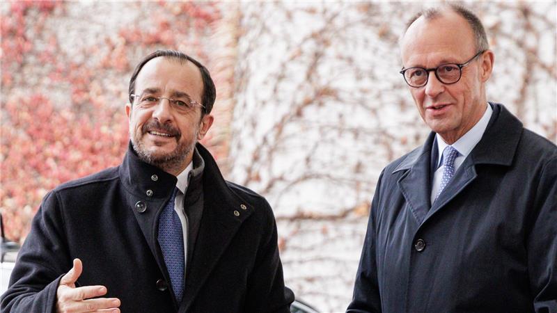 Die Regierung unter Präsident Nikos Christodoulides, hier mit Kanzler Friedrich Merz, wird in den nächsten Monaten eine Schlüsselrolle in der EU spielen. (Archivbild)