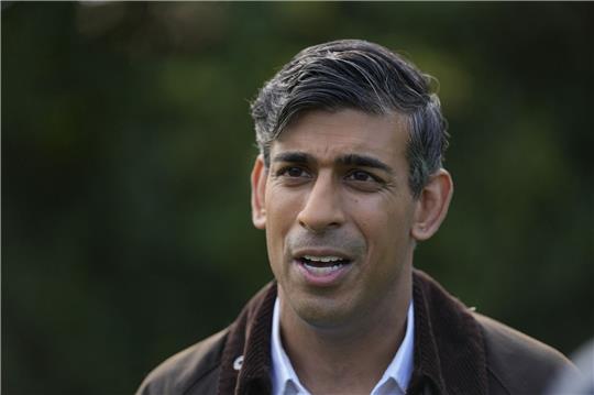 Die Regierung von Premier Rishi Sunak argumentiert, die Nutzung heimischer Ressourcen sei notwendig, um die Energieversorgung während des Übergangs zu erneuerbaren Energien zu sichern.