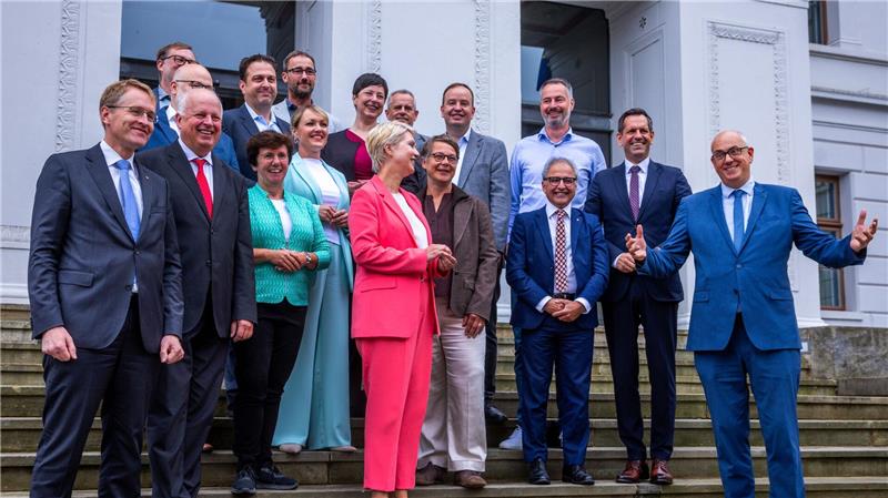 Hafenausbau und Energiewende - Nord-MPs mahnen den Bund Die Regierungschefs der Nordländer haben in der Energie und Investitionspolitik klare Forderungen an den Bund.