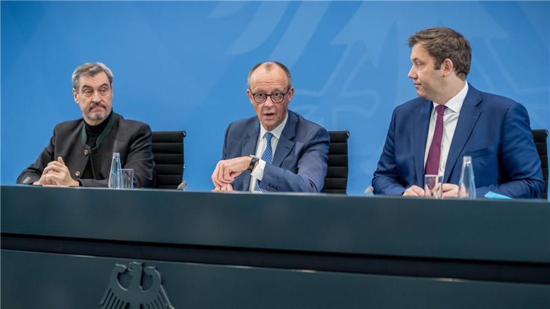 Verband: Politik kann E-Auto-Nachfrage deutlich ankurbeln Die Regierungskoalition will das Verbrenner-Aus auf EU-Ebene aufweichen und die Anschaffung von E-Autos wieder fördern. (Archivbild)