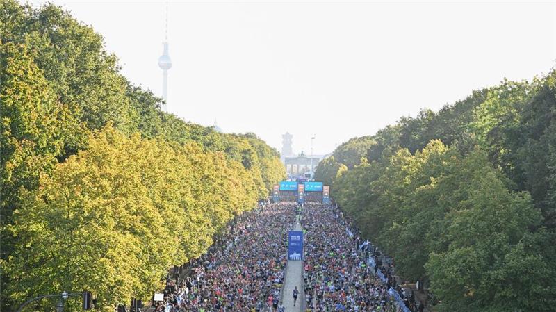 Äthiopischer Doppelsieg beim 50. Berlin-Marathon Die Rekordzahl von mehr als 58.000 Läuferinnen und Läufern war gemeldet.