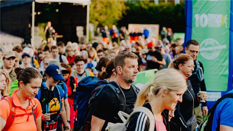Beim 7. Hahnenkleer Wandermarathon wird ein Dackel zum Star Die Resonanz beim Wandermarathon ist enorm.