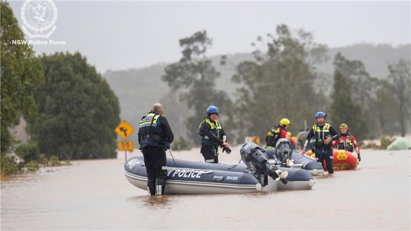 Schon fünf Tote bei massiven Überschwemmungen in Australien Die Retter begeben sich oftmals selbst in große Gefahr.