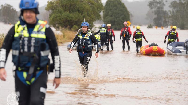 Schon fünf Tote bei massiven Überschwemmungen in Australien Die Retter sind vor allem mit Schlauchbooten im Einsatz.