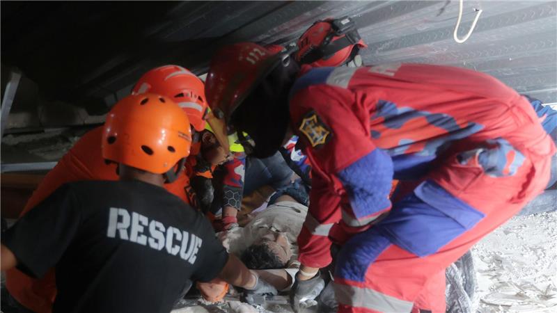 Zahl der Vermissten nach Schuleinsturz in Indonesien steigt Die Retter suchten fieberhaft unter den Trümmern nach Überlebenden.