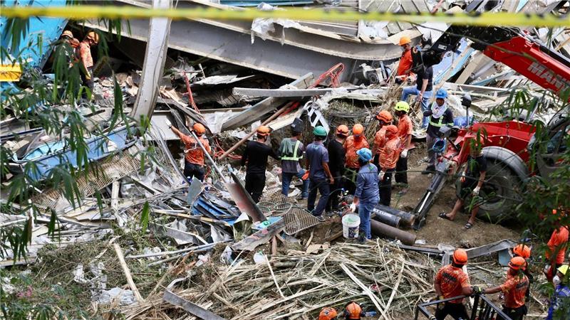 Die Retter wollen versuchen, alle Vermissten zu bergen.