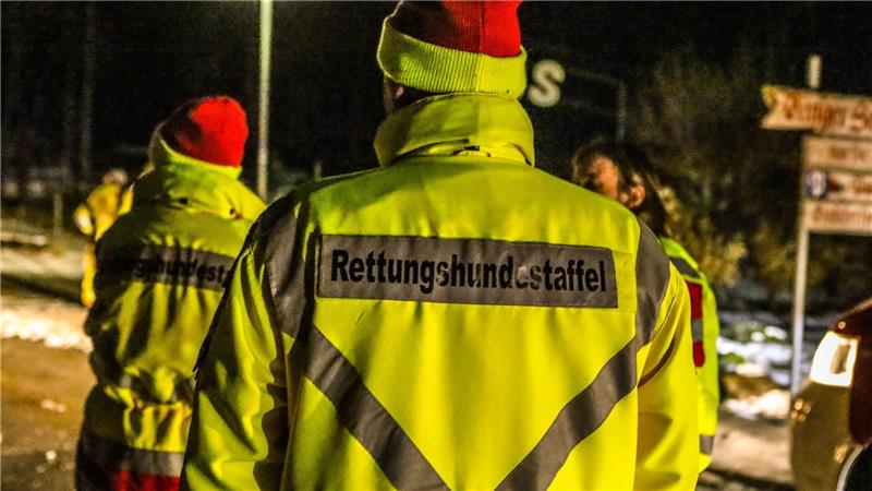 Lebensgefahr: Stundenlange Suche nach vermisstem Mann im Oberharz Die Rettungshundestaffel Nordharz ist bei der Vermisstensuche mit von der Partie.