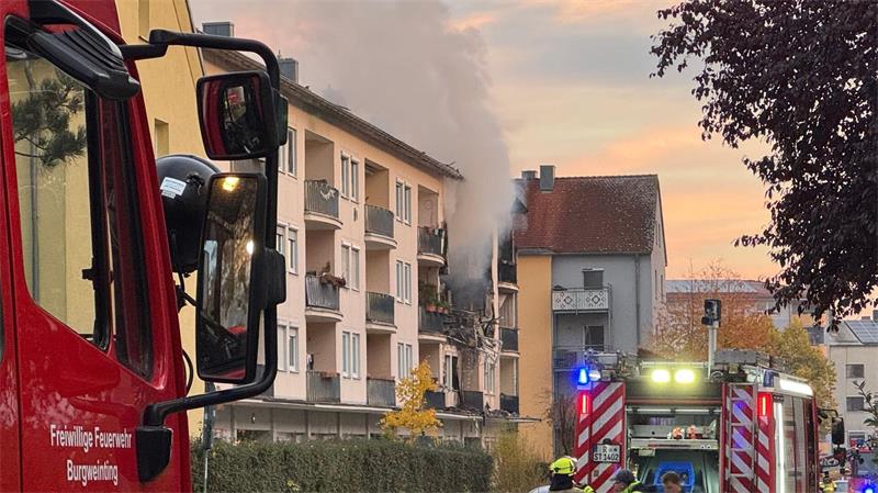 Hausexplosion in Regensburg: Zwei Leichen entdeckt Die Rettungskräfte rückten zu einem Großeinsatz aus.
