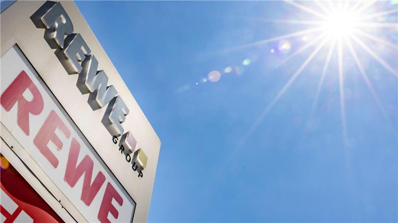Die Rewe-Gruppe hat 2024 mehr Umsatz und Gewinn gemacht als im Vorjahr.