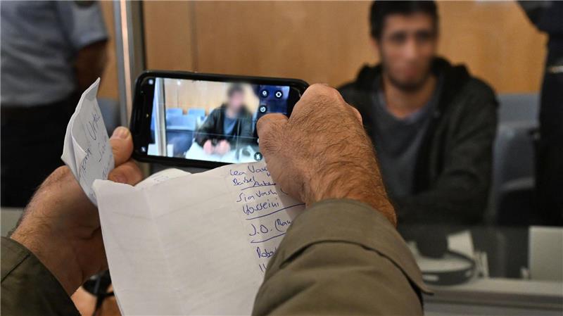 „Keine Abkehr erkennbar“: Höchststrafe für Solingen-Täter Die Richter verurteilten den Syrer zu lebenslanger Haft, stellten die besondere Schwere seiner Schuld fest und ordneten die anschließende Sicherungsverwahrung an.