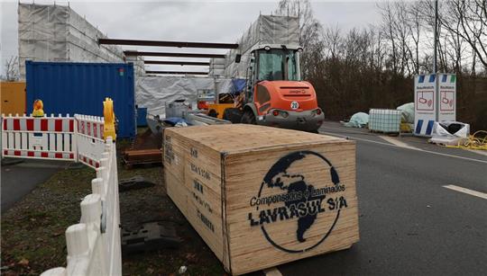 Die Ruhe vor der Spezialarbeit: Auf der Baustellenbrücke über der Oker soll am 18. Dezember Entscheidendes passieren.