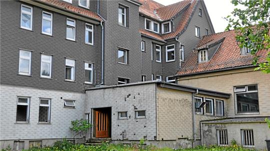 Die Ruine des Hotels „Waldgarten“ in Hahnenklee: Hier ist ein Naturhotel geplant, allerdings werden für den Bau Flächen aus dem Landschaftsschutz entlassen. Archivfoto: Heine