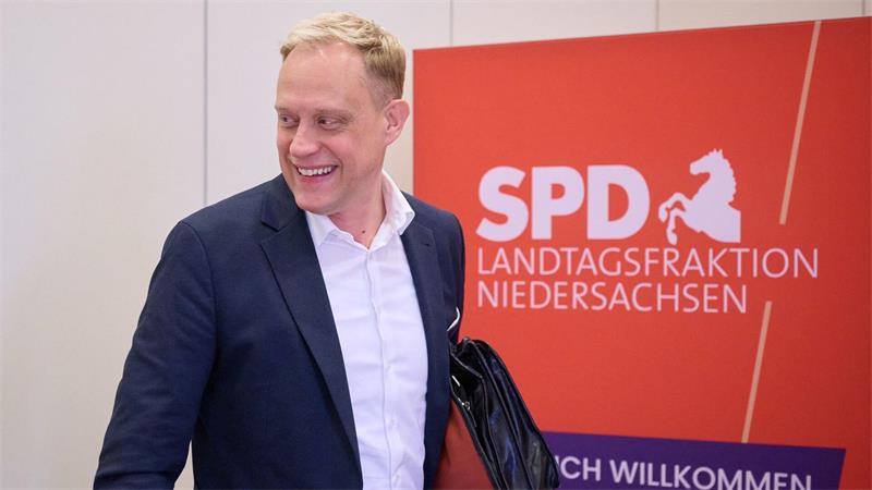 Die SPD-Landtagsfraktion stellt ihre Führung mit Wiard Siebels an der Spitze neu auf.