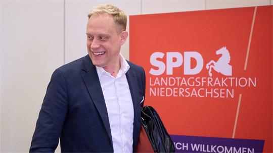 Die SPD-Landtagsfraktion stellt ihre Führung mit Wiard Siebels an der Spitze neu auf.