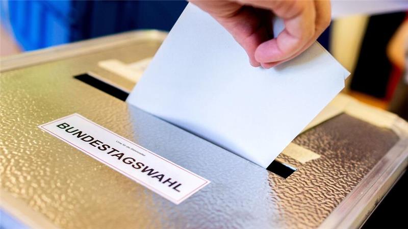 Umfrage: Abstand zwischen Union und SPD schmilzt deutlich Die SPD legt in einer Umfrage zu. (Archivbild)