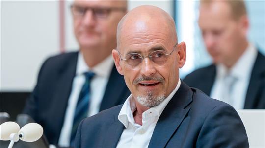 Die SPD/BSW-Koalition - darunter Ministerpräsident Dietmar Woidke (SPD) und BSW-Fraktionschef Niels-Olaf Lüders - berät über zwei umstrittene Medienstaatsverträge (Archivbild).