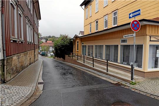 Die Sägemüllerstraße ist im Einmündungsbereich Rollstraße bereits saniert. Nächste Woche geht es mit dem zweiten Bauabschnitt weiter.  Archivfoto: Neuendorf