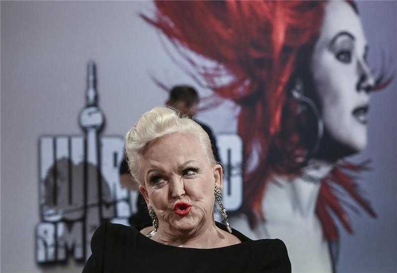 Die Sängerin Angelika Milster bei der Premiere des Musicals „Wir sind am Leben" ...