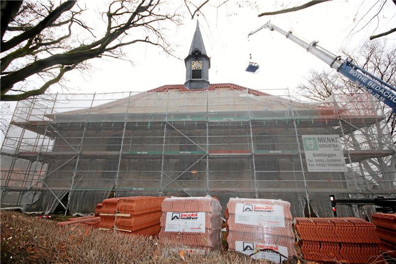 Die Sanierung der Hahäuser St.-Romanus-Kirche wird noch einige Zeit andauern. Heute an Heiligabend können die Hahäuser sie trotzdem nutzen. Foto: Gereke