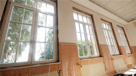 Die Sanierungsarbeiten sind im Plan und sollten Ende September beendet sein. Die neuen Fenster sind schon seit mehreren Wochen eingebaut. Archivfoto: Gereke
