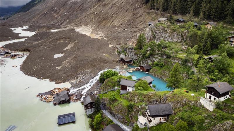 Bergsturz in Blatten: Wohl Schäden von Hunderten Millionen Die Schäden durch die Katastrophe in Blatten schätzt die Schweizer Regierung auf mehrere Hundert Millionen Franken.
