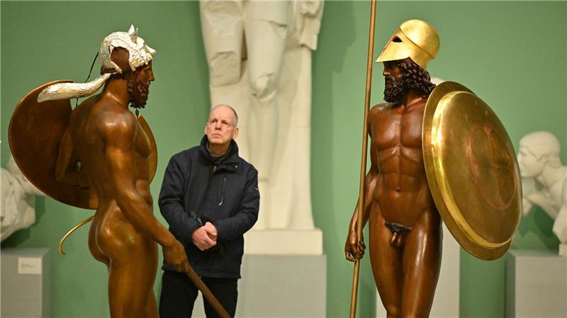 Die Schau zeigt farbig rekonstruierte Kopien berühmter Bronzefiguren.