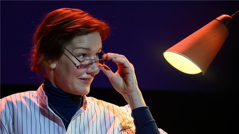 Die Schauspielerin Sandra Hüller liest am bundesweiten Vorlesetag in Leipzig aus Kinderbüchern. 