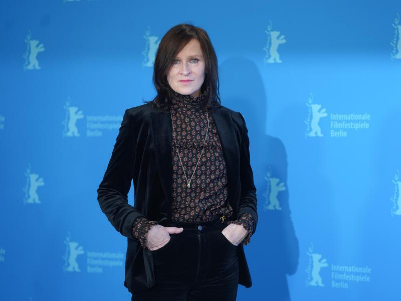Die Schauspielerin Sophie Rois spielt die Hauptrolle im Film «AEIOU - Das schnelle Alphabet der Liebe». Foto: Joerg Carstensen/dpa