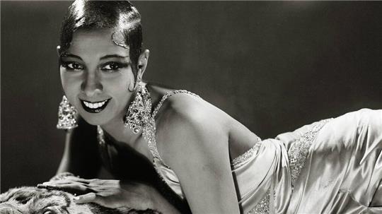 Die Schauspielerin und Tänzerin Josephine Baker ist eine Ikone der Goldenen Zwanziger Jahre.