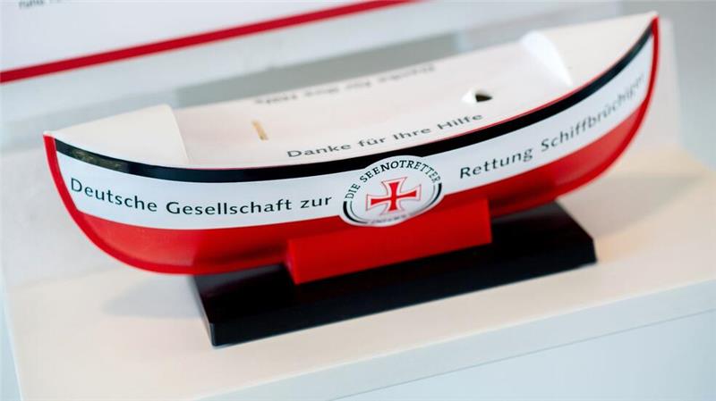 Spenden für Seenotretter: Sammelschiffchen feiern Geburtstag Die Schiffe sind gerade einmal 32 Zentimeter groß - und für die Einsätze in der Nord- und Ostsee unverzichtbar. (Archivfoto)