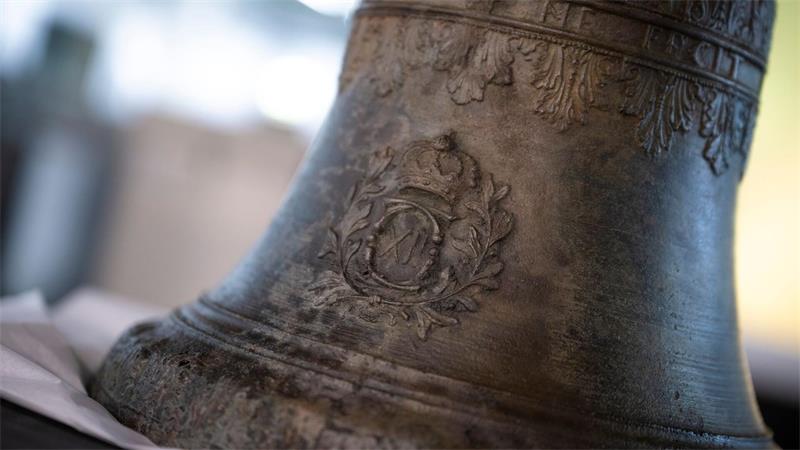 Die Schiffsglocke der 1714 vor der Küste des heutigen Mecklenburg-Vorpommern gesunkenen schwedischen Fregatte „Postillon“ gilt als spektakulärer Fund. 