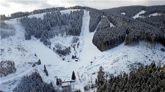 Die Schneedecke ist dicht, die Piste präpariert: Im Schulenberger Ski-Alpinum können sich Wintersportler am Wochenende austoben. Foto: Neuendorf