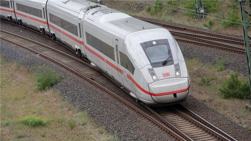 Sperrung Hamburg-Berlin – Länder für besseren Ersatzverkehr Die Schnellzüge zwischen Berlin und Hamburg brauchen bald deutlich länger. (Archivbild)