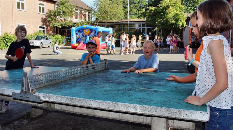 Neuer Verein gründet sich bald in Döhren: Jeder kann mitmachen Die School-Out-Party war eines von vielen Projekten, das der „Verein zur Förderung der Kinder und Jugendlichen in Döhren“ unterstützte. Hier wurde eine Partyszene in 2017 festgehalten.