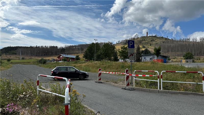 Die Schranken am Parkplatz Hexenritt sind seit Herbst 2024 abgebaut. 