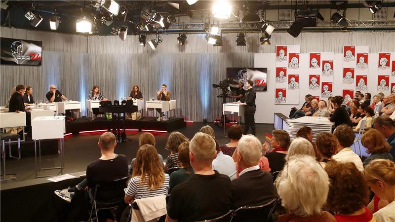 Wettlesen um Bachmann-Preis beginnt Die Schreibtalente stellen sich einer kritischen Jury und dem Live-Publikum.