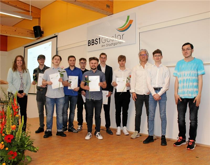 Schulen Am Stadtgarten Goslar verabschieden Absolventen Die Schüler der Klasse WI 21. Foto: Privat