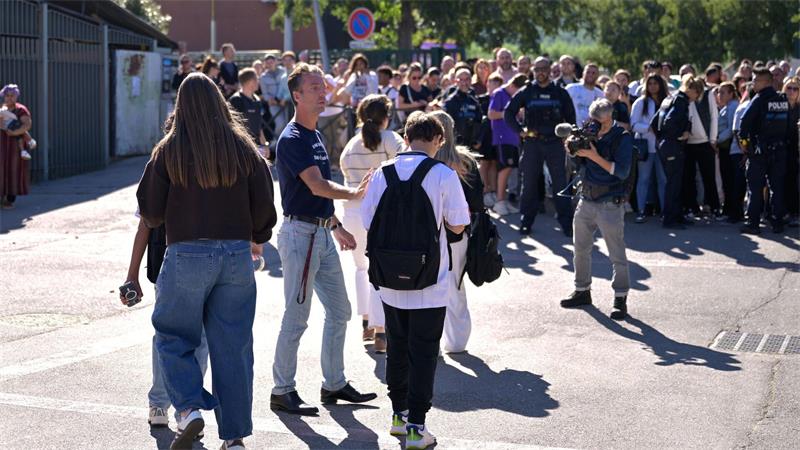 Frankreich: 14-Jähriger schießt auf Schulleiter und Lehrerin Die Schüler stehen nach der Schusswaffenattacke in einer Schule in Südfrankreich unter Schock.