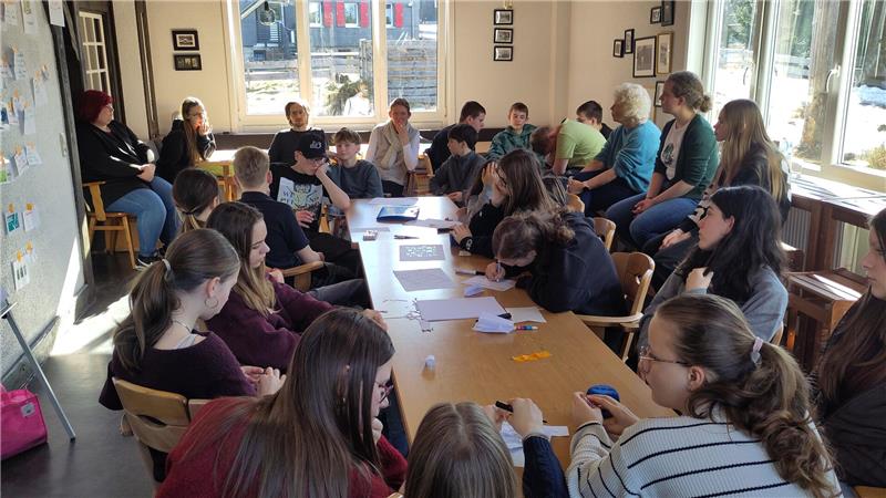Die Schülerinnen und Schüler aus Belgien übernachten in dem Gruppenhaus „The Cabin“ in Oderbrück und lernen in den Räumen der Einrichtung auch die Oberschüler aus Braunlage.