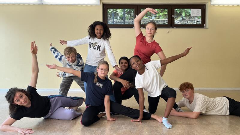 Gymnasiasten aus Bad Harzburg dürfen in Hannover vortanzen Die Schülerinnen und Schüler des NIG-Tanzprojekts proben mit Tanzpädagogin Lisa Haucke für den Auftritt beim Fachforum in Hannover.