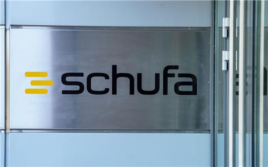Die Schufa liefert ihren Vertragspartnern bei berechtigtem Interesse eine Einschätzung zur Bonität von Verbrauchern.