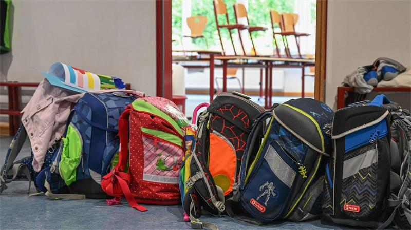 Bahn, Ganztag, Solarstrom – was sich im August ändert Die Schule beginnt wieder für erste Kinder. (Symbolbild)