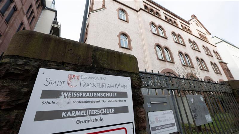 Die Schule liegt am Rande des Frankfurter Bahnhofsviertels. 