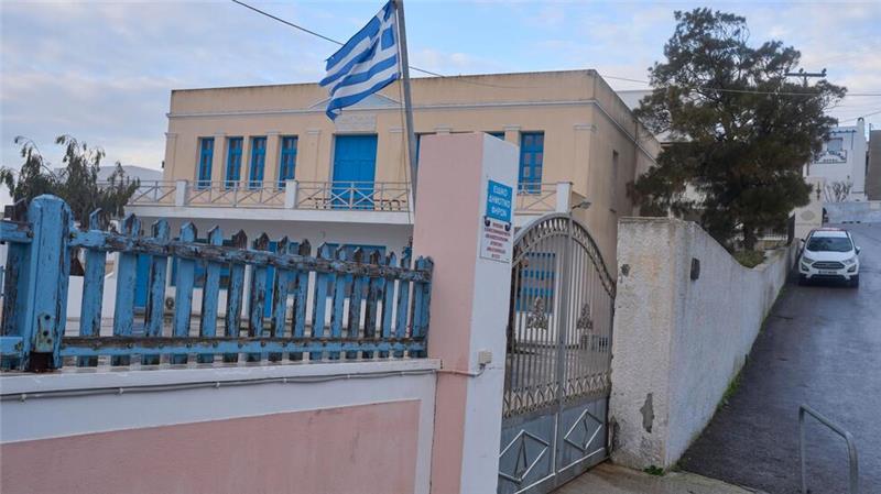 Die Schulen auf den Inseln Santorini, Ios, Amorgos und Anafi bleiben bis auf weiteres geschlossen.