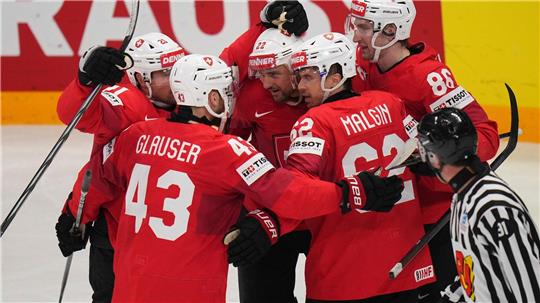Die Schweiz siegte souverän gegen Überraschungs-Team Dänemark und träumt vom ersten WM-Titel.