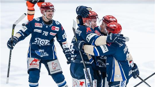 Die Schwenninger Wild Wings dürfen nach dem Viertelfinal-Einzug jubeln.